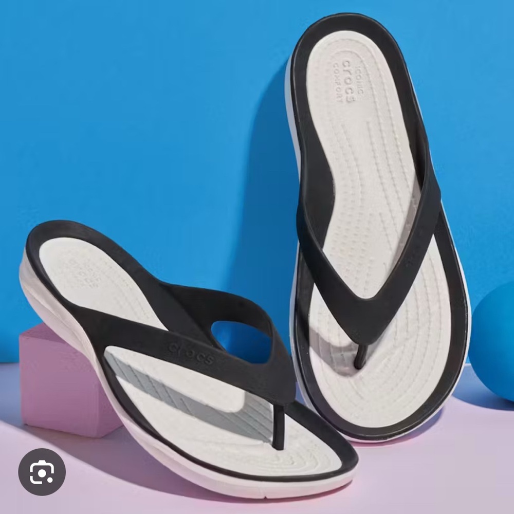 Set of 2, NWT Crocs™ Swiftwater Flip Flops & Crocs™ Kadee II Flip Flops - Picture 2 of 8